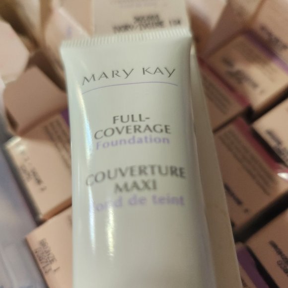 Mary Kay Medium Coverage Ivory 104 Liquid Foundation 1 OZ GRAY CAP - Picture 4 of 8